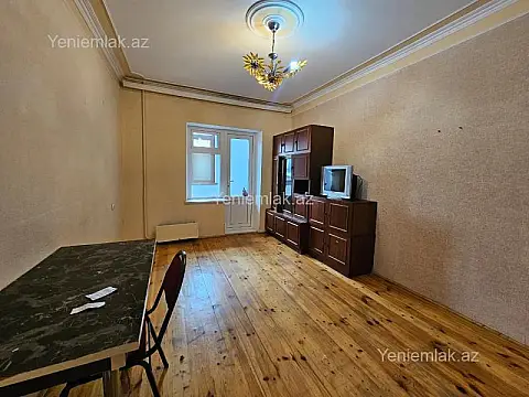 Satılır 2 otaqlı köhnə tikili 55 m²