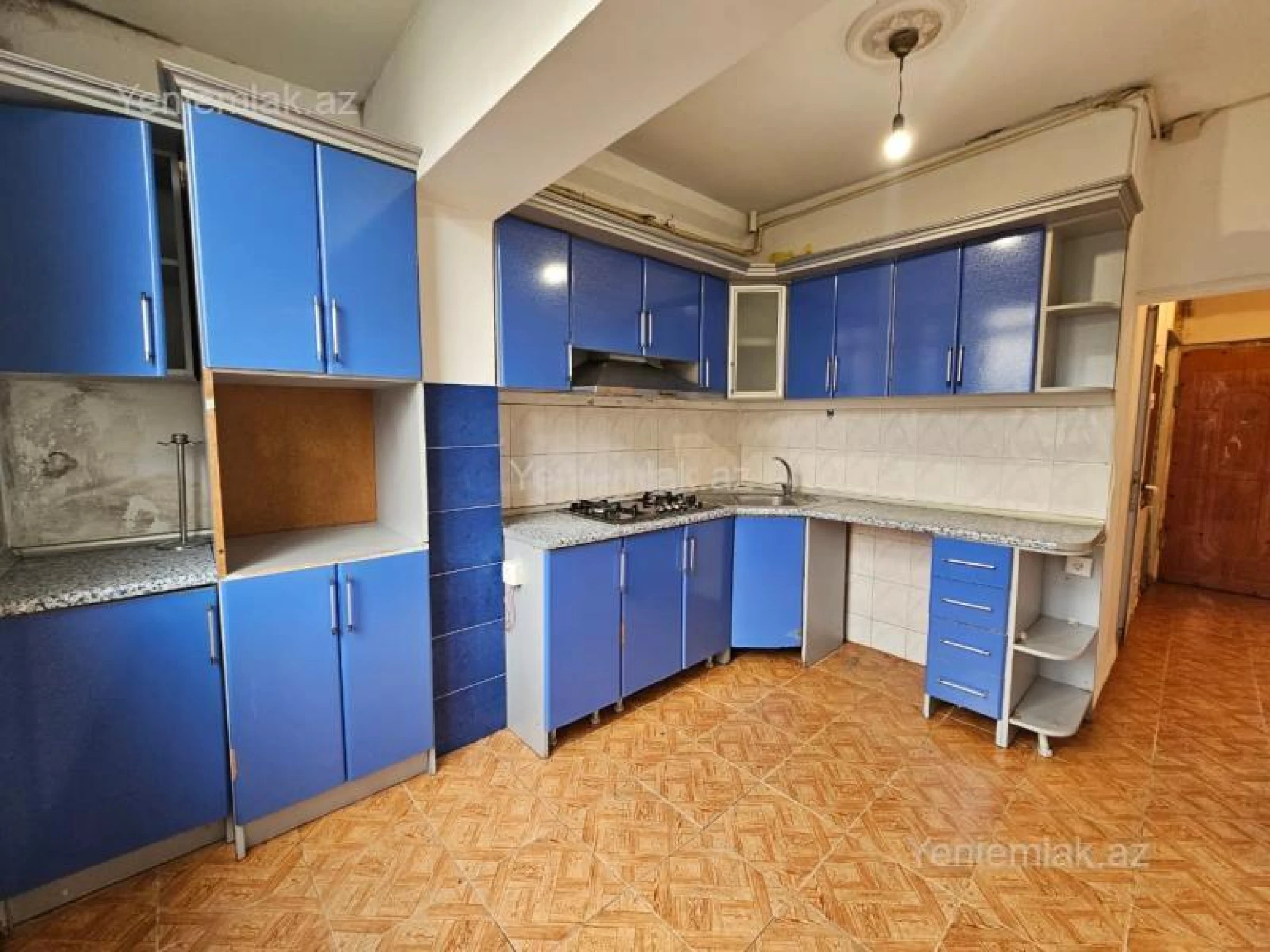 Satılır 2 otaqlı köhnə tikili 55 m²