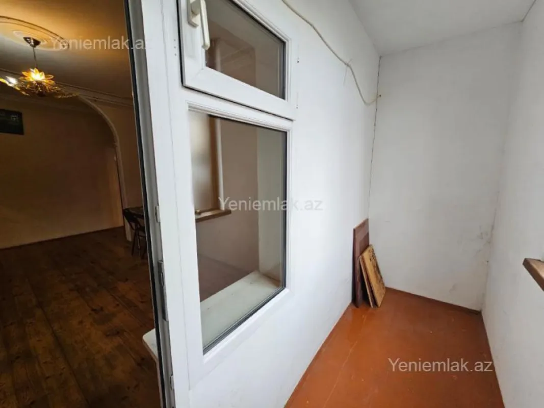 Satılır 2 otaqlı köhnə tikili 55 m²