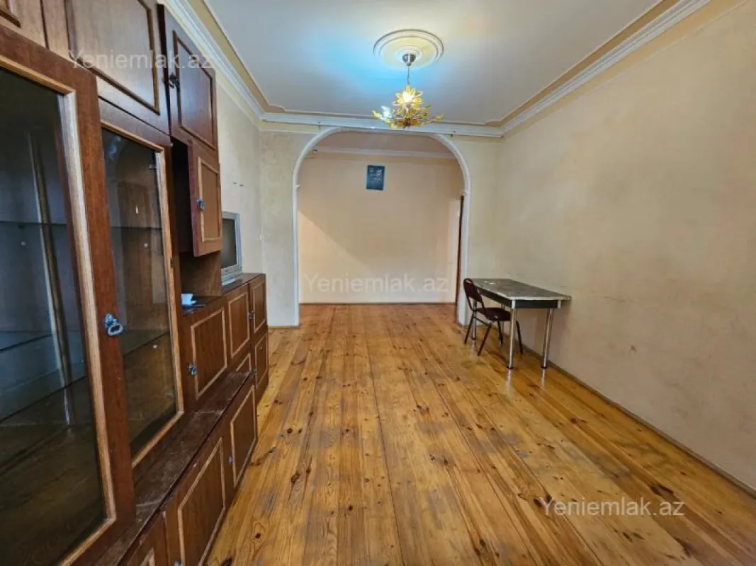 Satılır 2 otaqlı köhnə tikili 55 m²