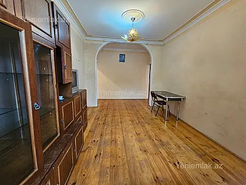 Satılır 2 otaqlı köhnə tikili 55 m²