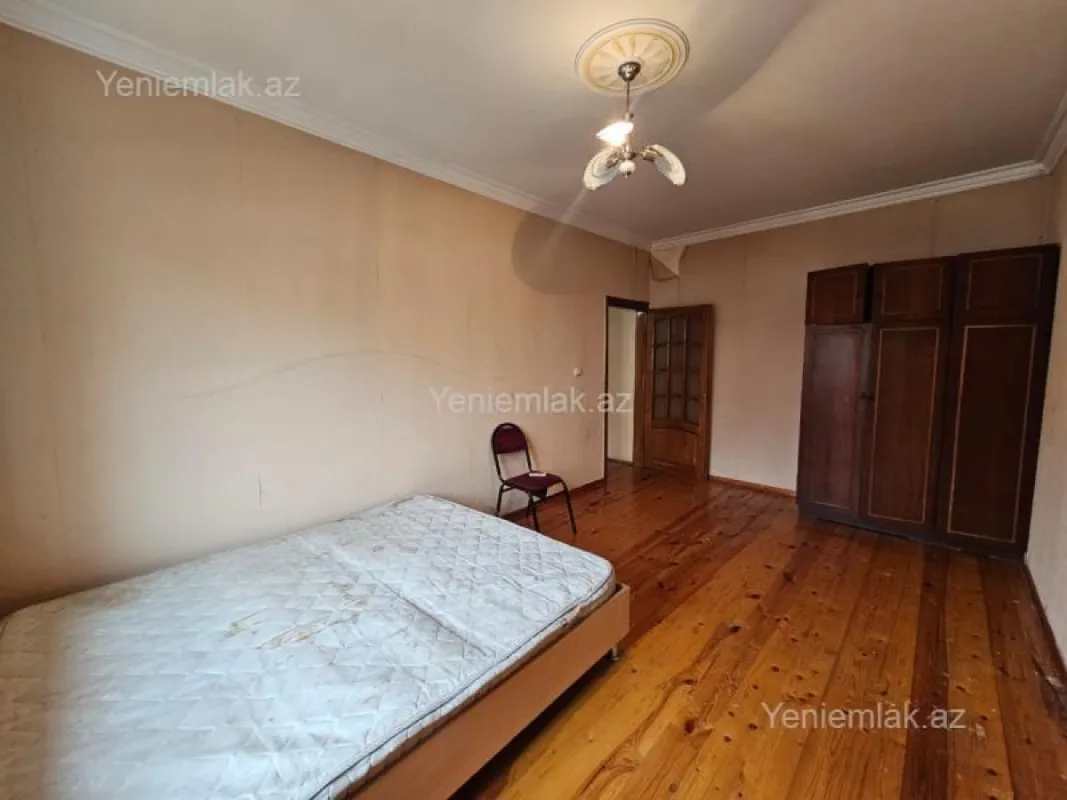 Satılır 2 otaqlı köhnə tikili 55 m²