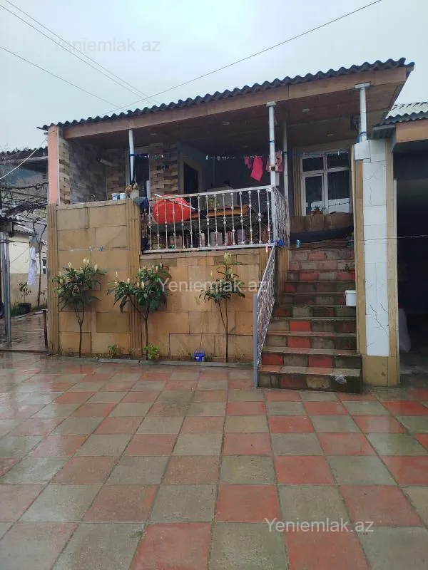 Satılır 4 otaqlı həyət evi 160 m²