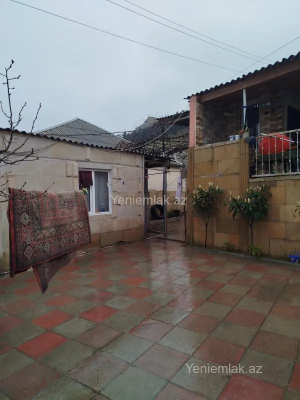 Satılır 4 otaqlı həyət evi 160 m²