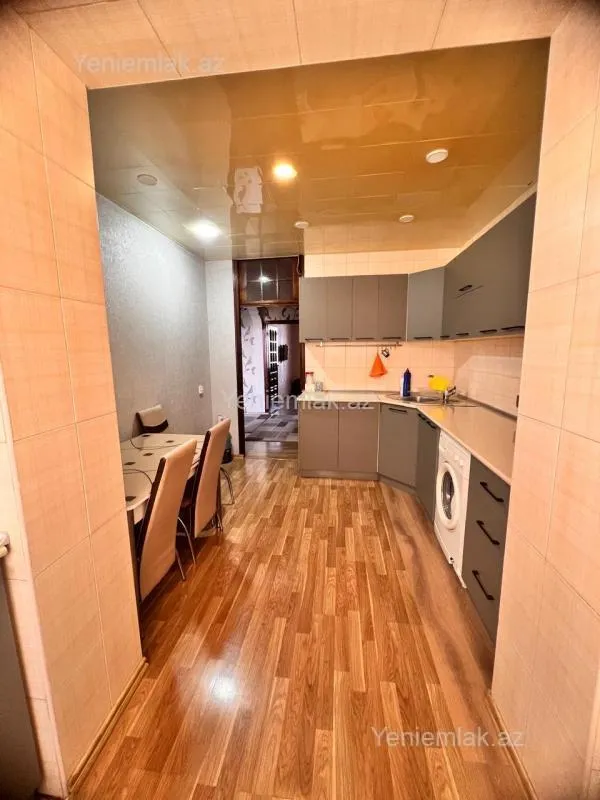 Satılır 5 otaqlı köhnə tikili 110 m²