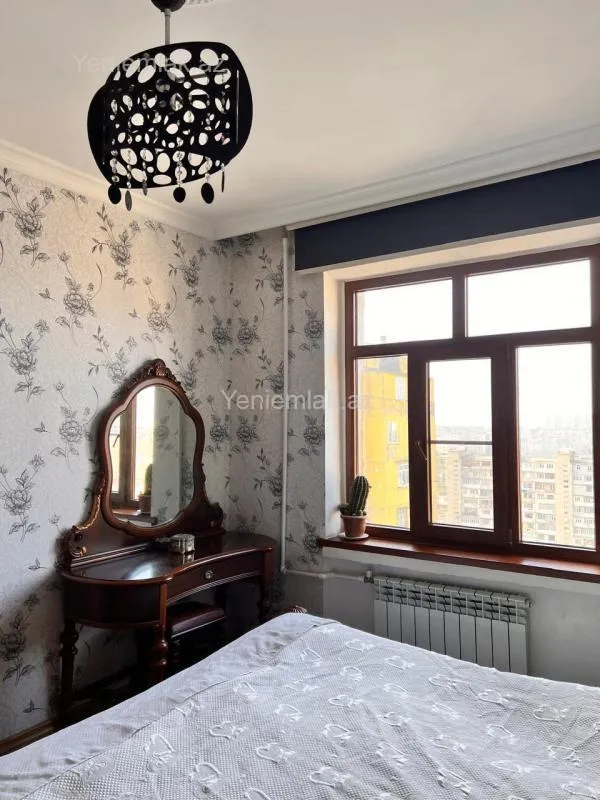 Satılır 5 otaqlı köhnə tikili 110 m²