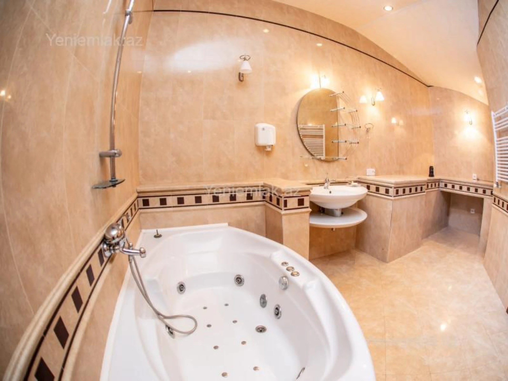 Satılır 7 otaqlı həyət evi 404.7 m²