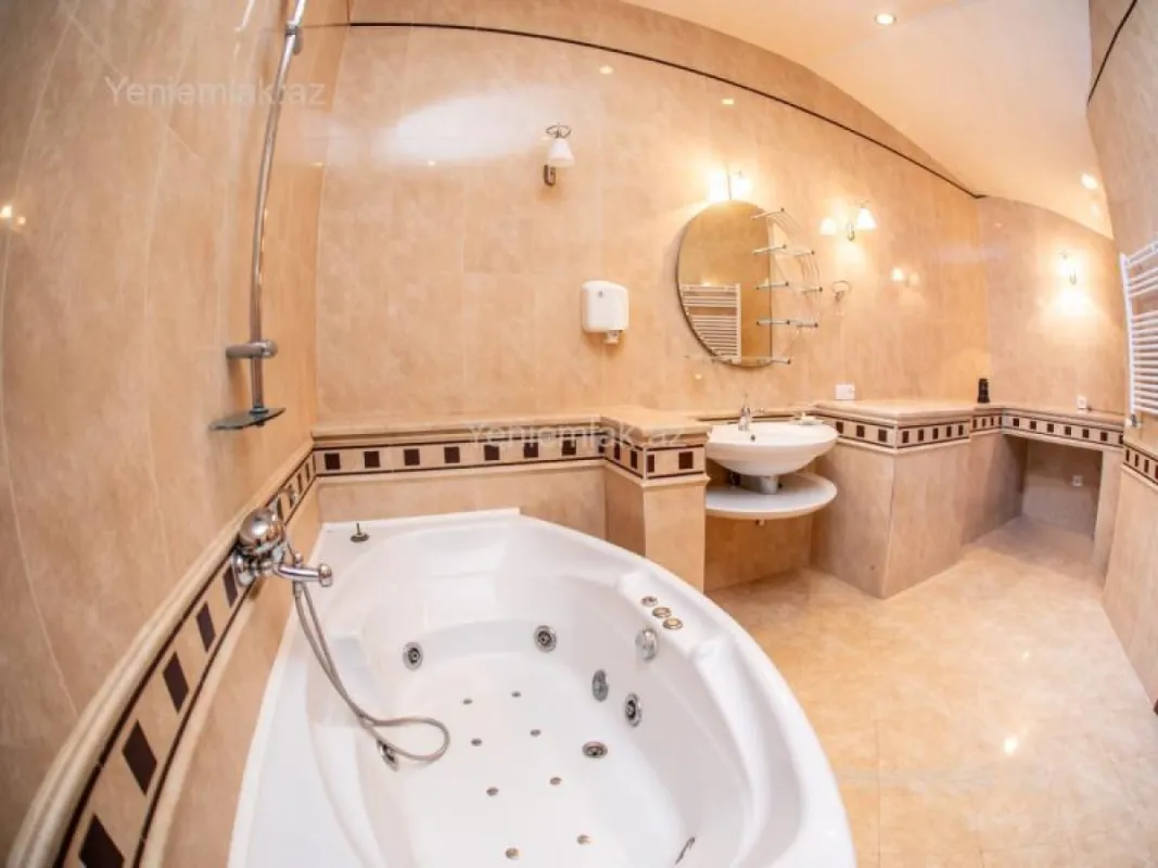 Satılır 7 otaqlı həyət evi 404.7 m²