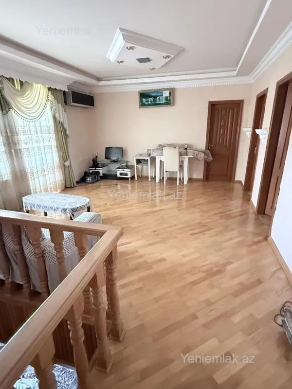 Satılır 5 otaqlı həyət evi 210 m²