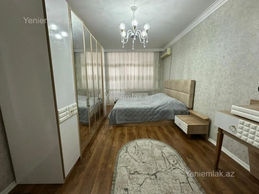 Satılır 4 otaqlı köhnə tikili 120 m²