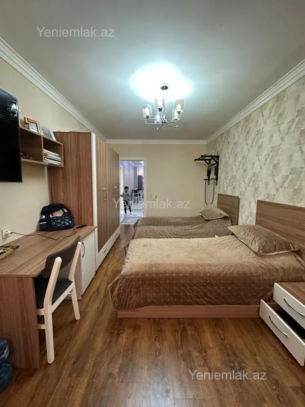 Satılır 4 otaqlı köhnə tikili 120 m²