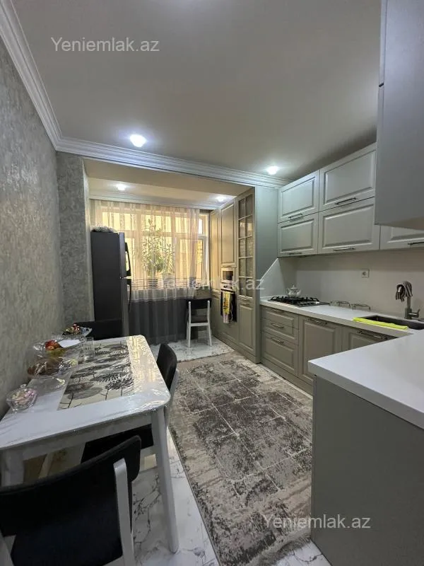 Satılır 4 otaqlı köhnə tikili 120 m²