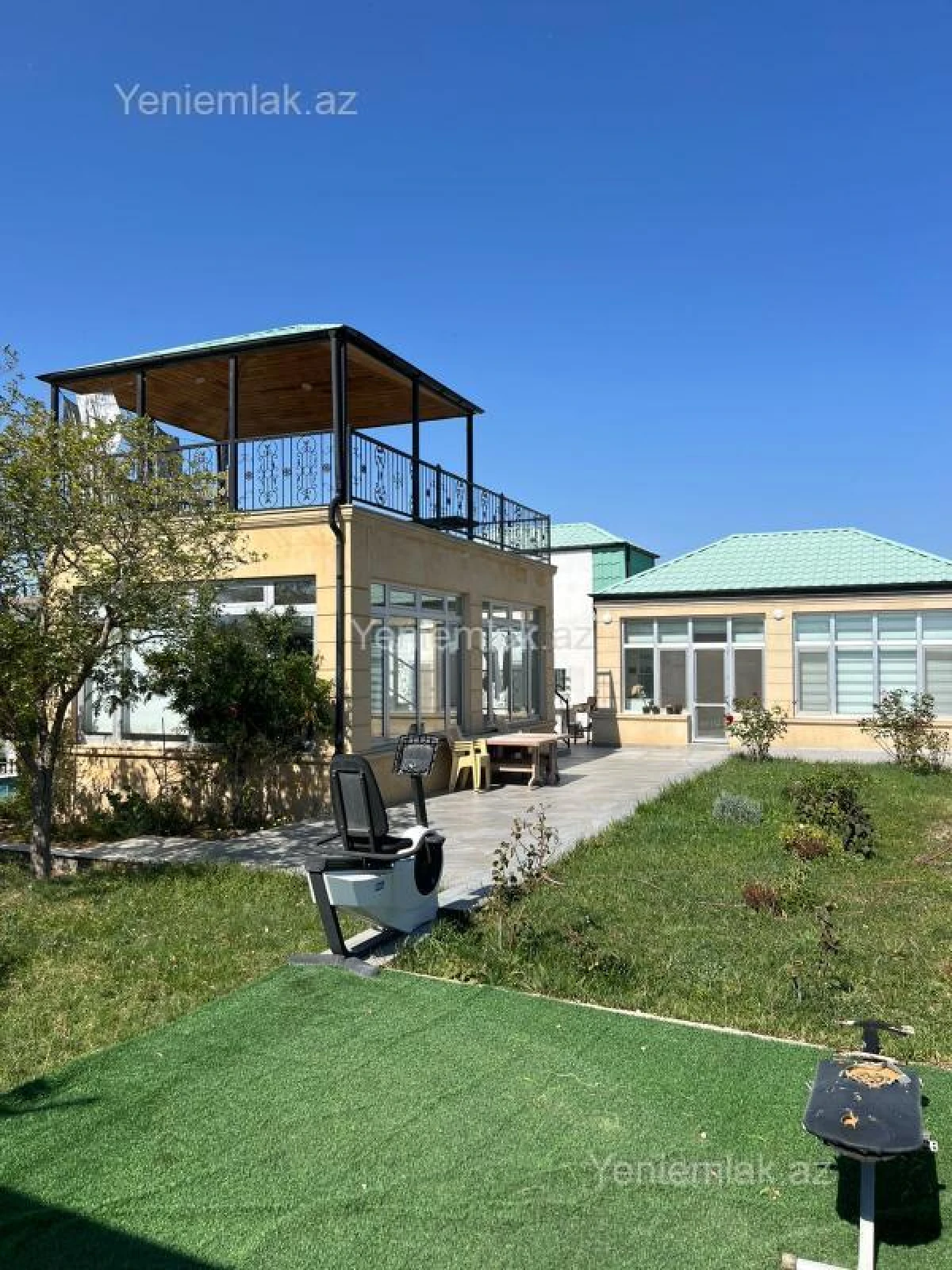 Satılır 7 otaqlı həyət evi 375 m²