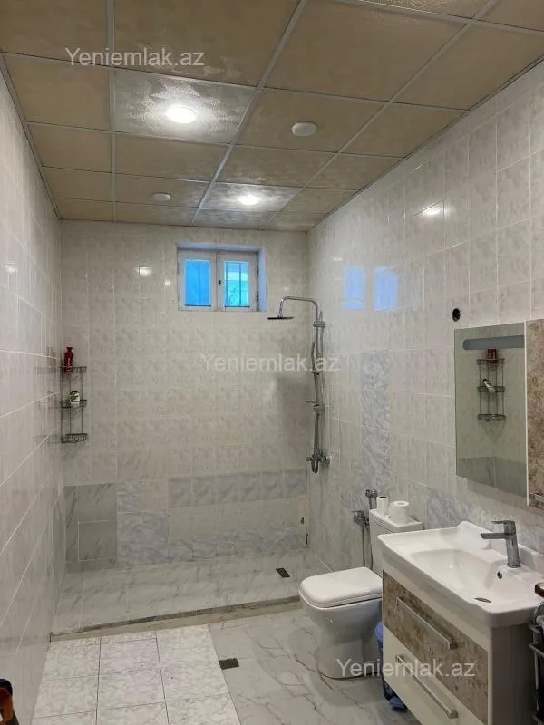 Satılır 7 otaqlı həyət evi 375 m²