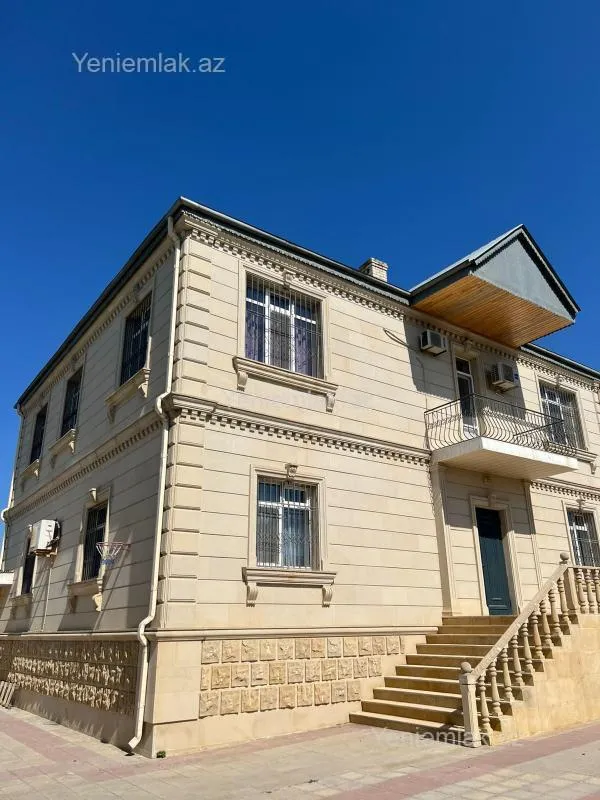 Satılır 7 otaqlı həyət evi 375 m²