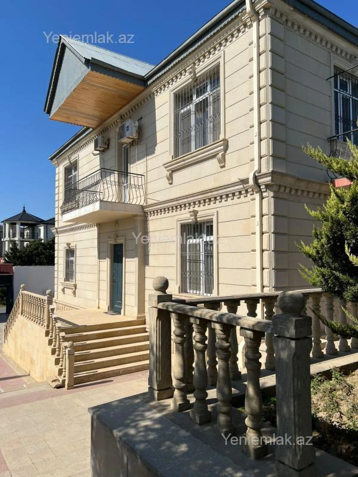 Satılır 7 otaqlı həyət evi 375 m²