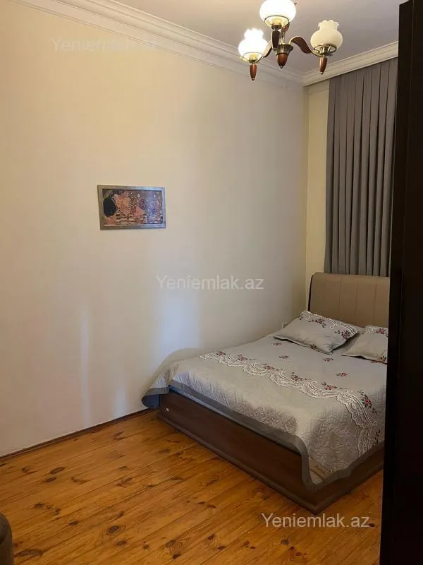 Satılır 7 otaqlı həyət evi 375 m²