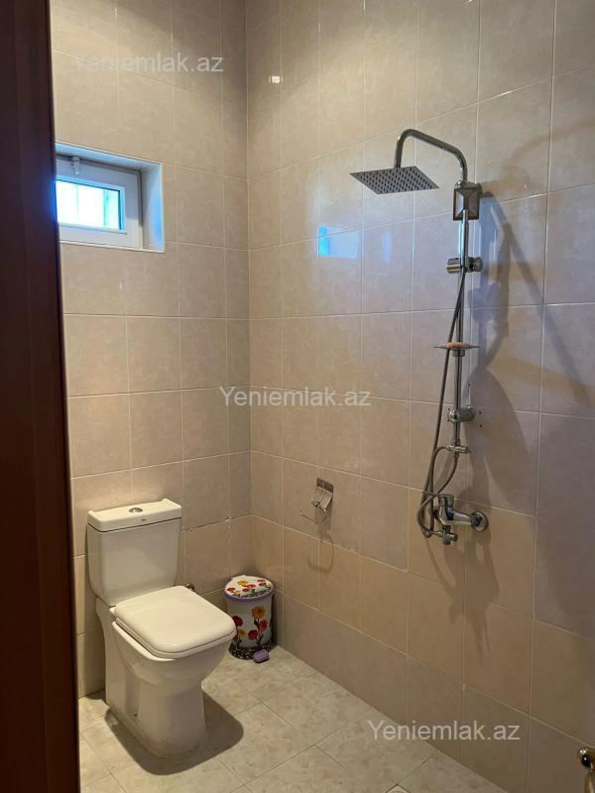 Satılır 7 otaqlı həyət evi 375 m²