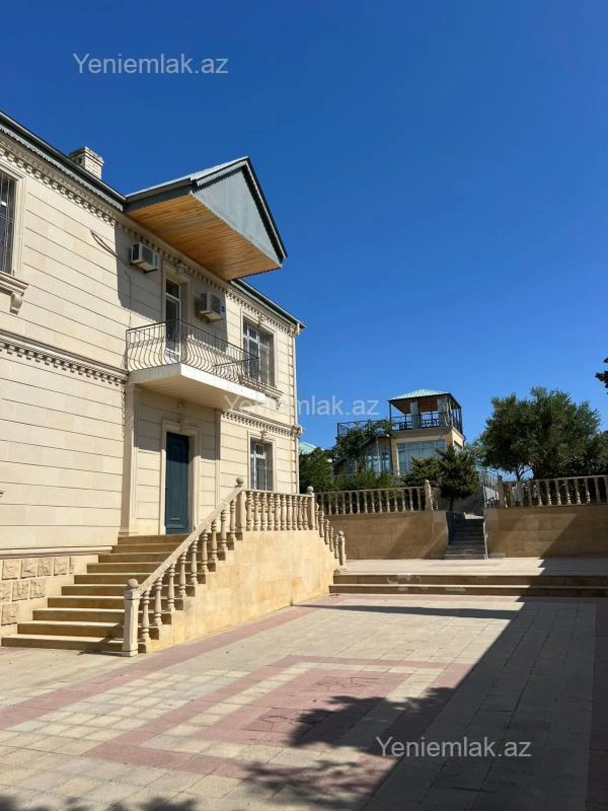 Satılır 7 otaqlı həyət evi 375 m²