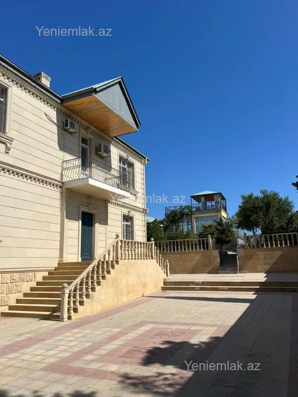 Satılır 7 otaqlı həyət evi 375 m²