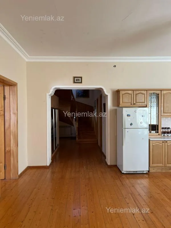 Satılır 7 otaqlı həyət evi 375 m²