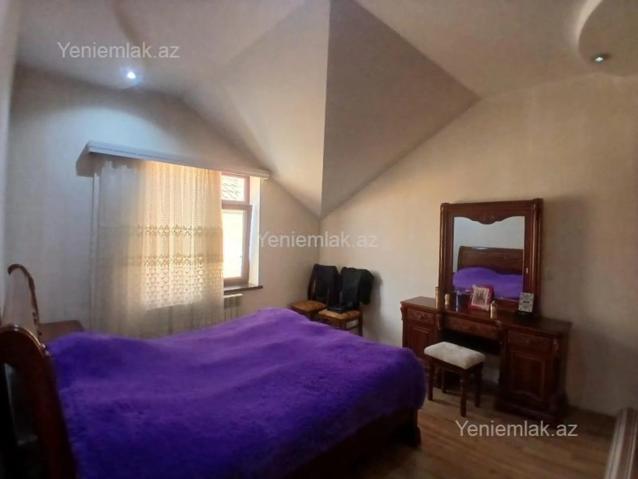 Satılır 5 otaqlı həyət evi 180 m²