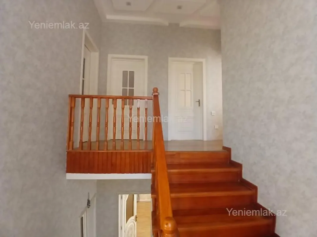 Satılır 5 otaqlı həyət evi 180 m²