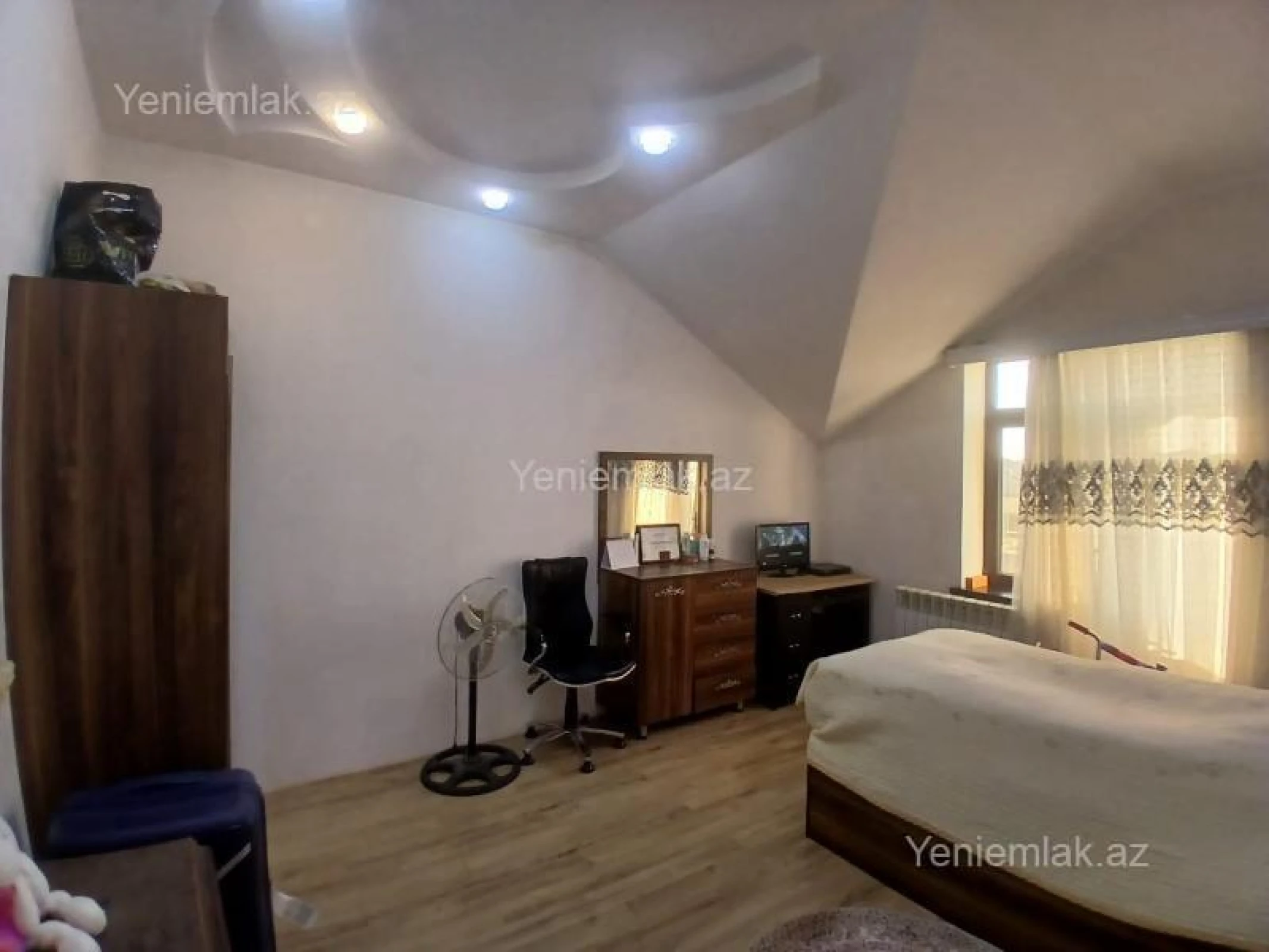 Satılır 5 otaqlı həyət evi 180 m²