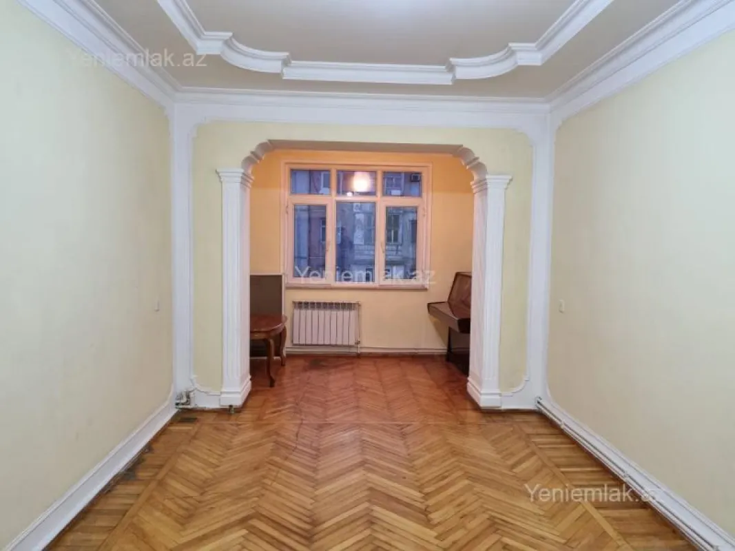 Satılır 3 otaqlı köhnə tikili 80 m²