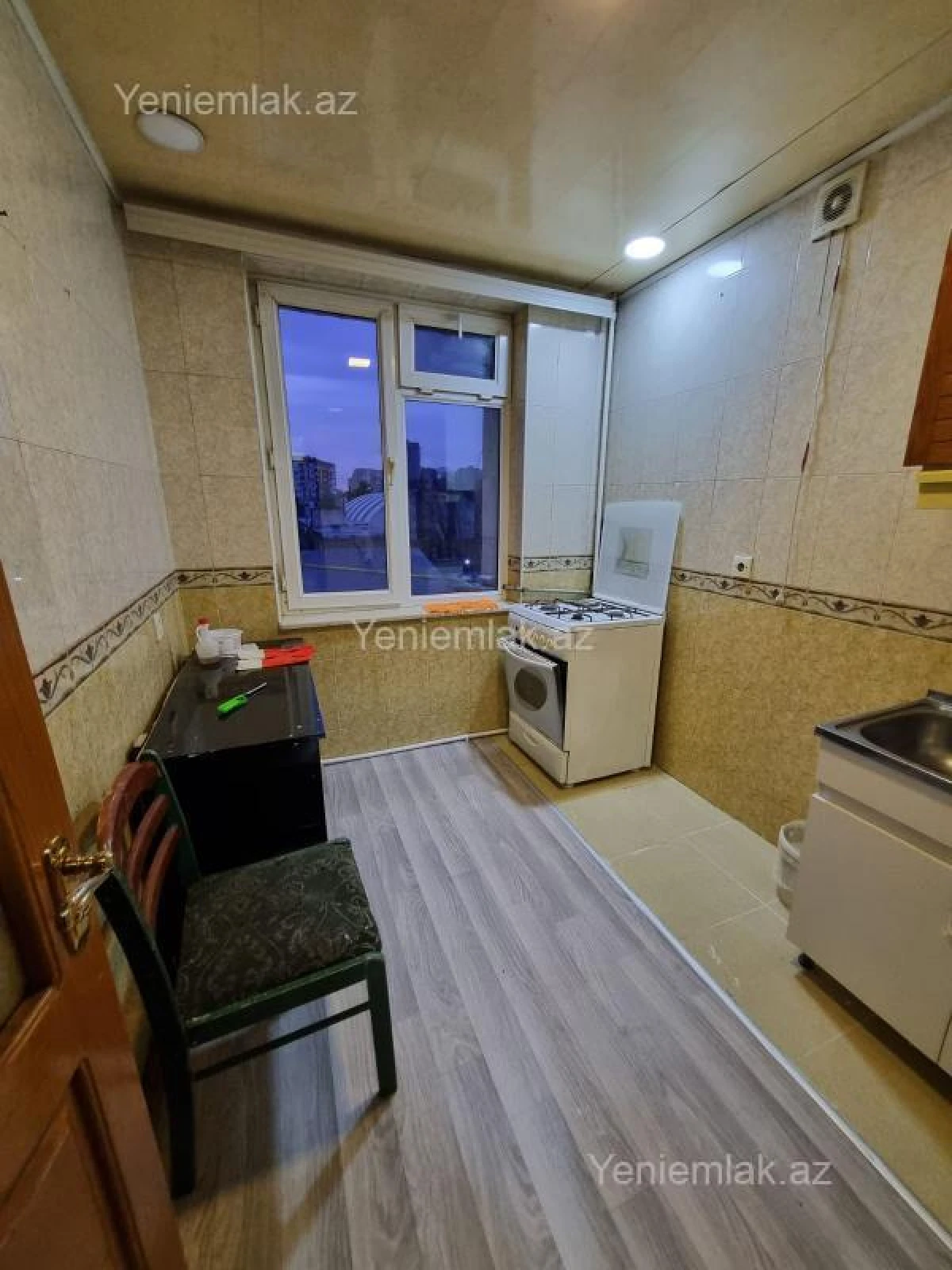 Satılır 3 otaqlı köhnə tikili 80 m²