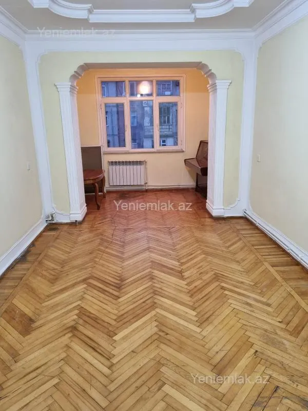 Satılır 3 otaqlı köhnə tikili 80 m²