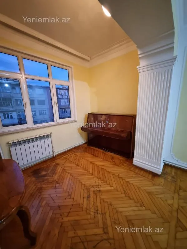 Satılır 3 otaqlı köhnə tikili 80 m²