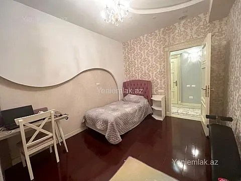 Satılır 4 otaqlı yeni tikili 220 m²