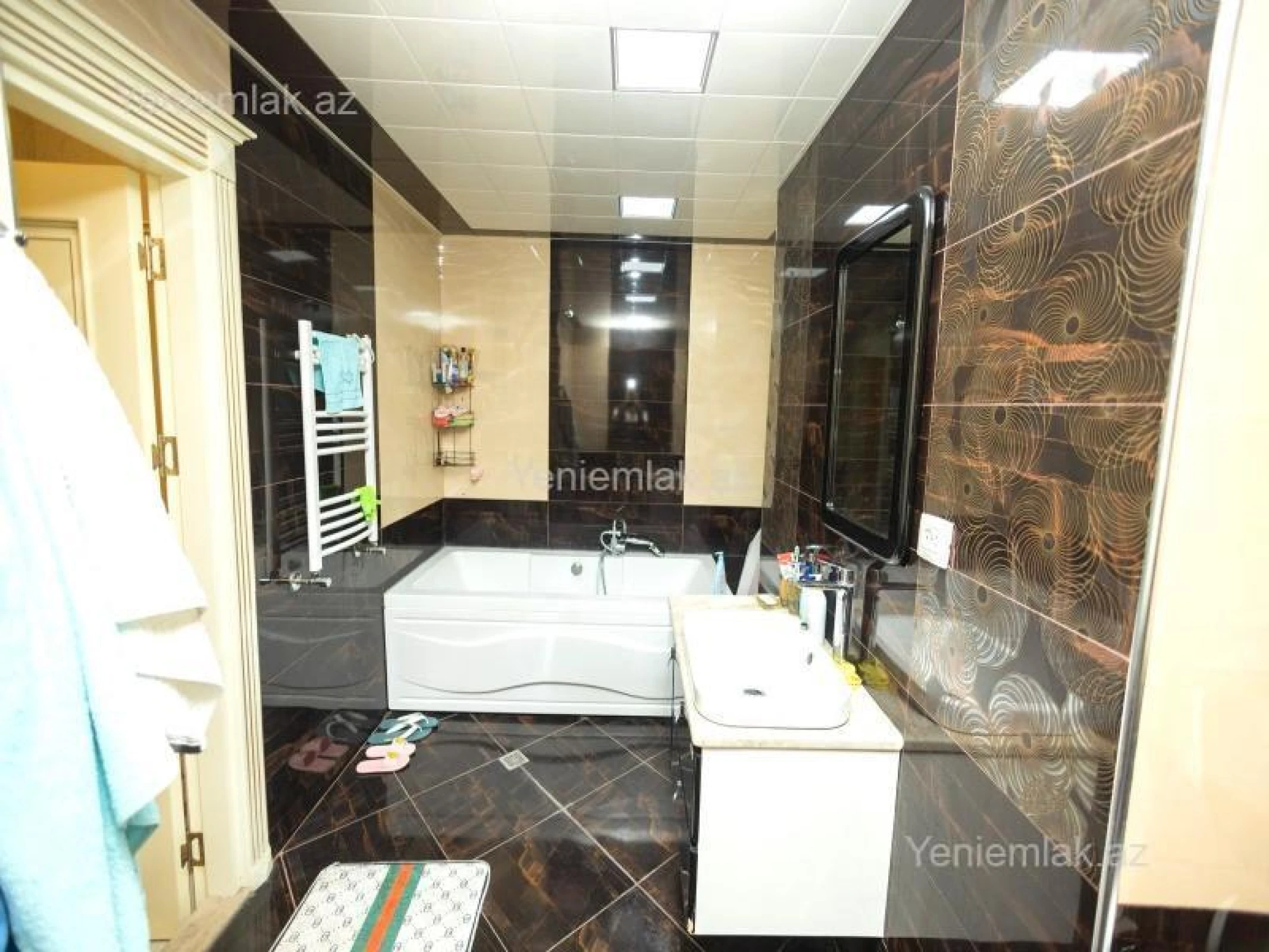 Satılır 4 otaqlı yeni tikili 220 m²