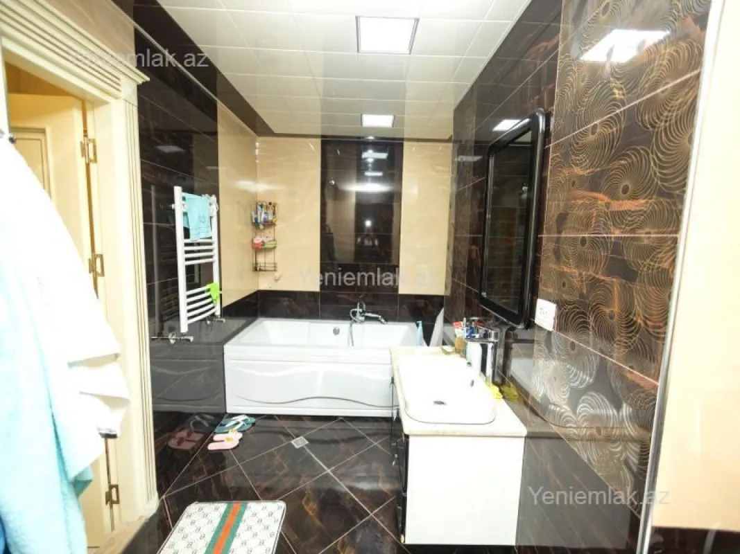 Satılır 4 otaqlı yeni tikili 220 m²