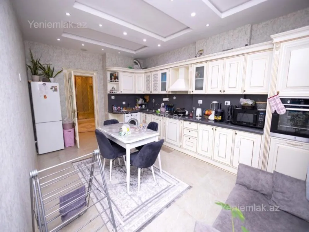 Satılır 4 otaqlı yeni tikili 220 m²