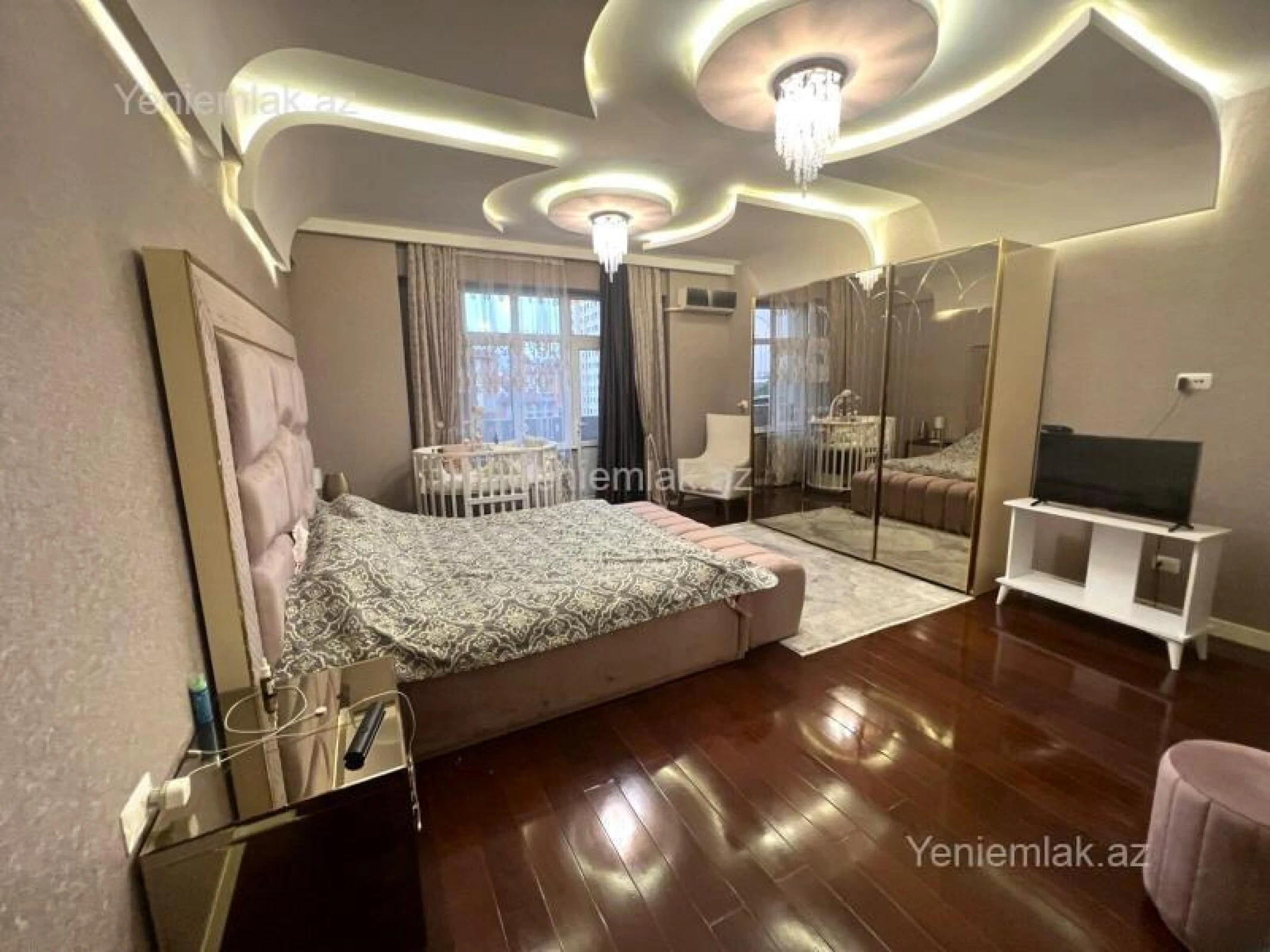 Satılır 4 otaqlı yeni tikili 220 m²