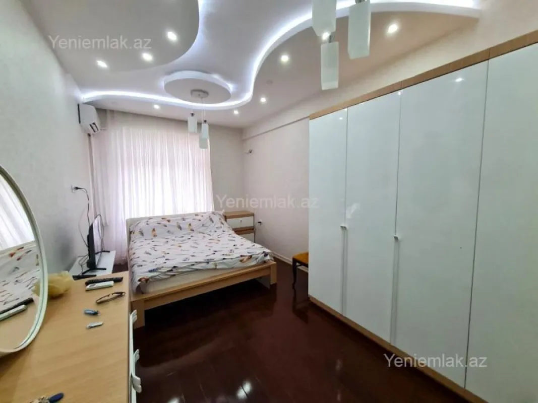 Satılır 4 otaqlı yeni tikili 220 m²