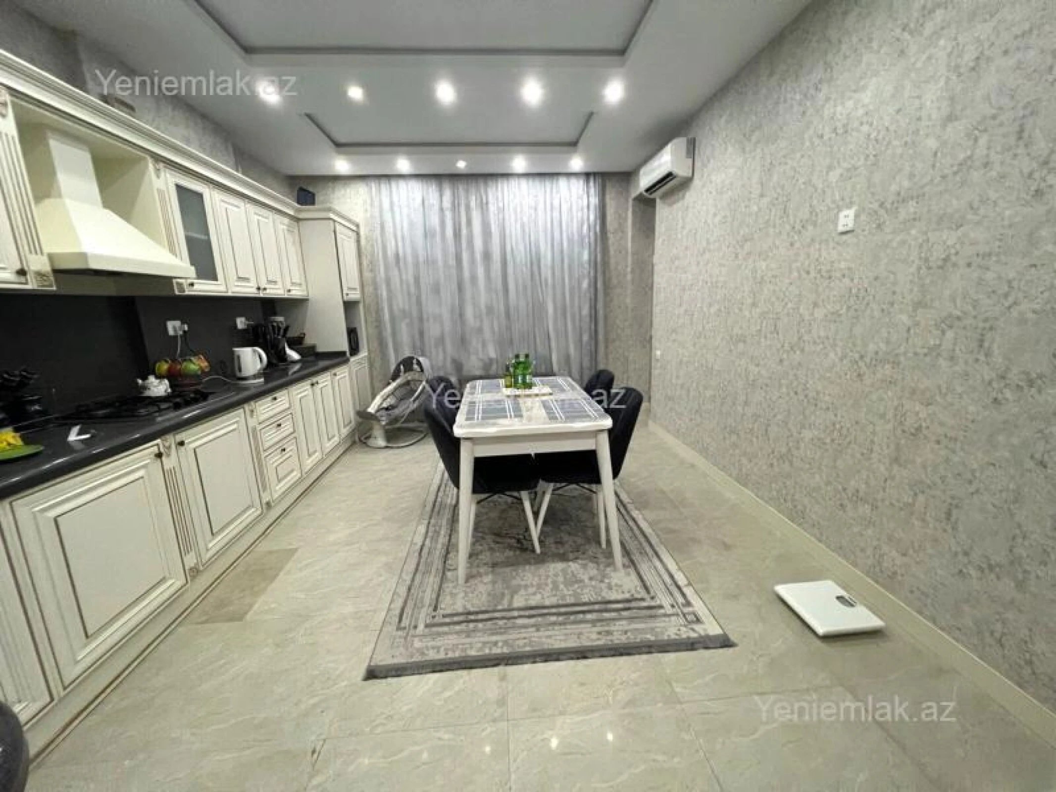 Satılır 4 otaqlı yeni tikili 220 m²