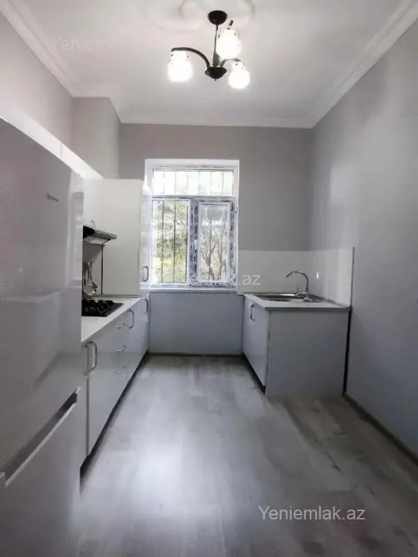 Satılır 2 otaqlı köhnə tikili 65 m²