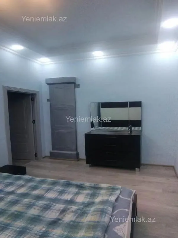 Satılır 2 otaqlı köhnə tikili 65 m²