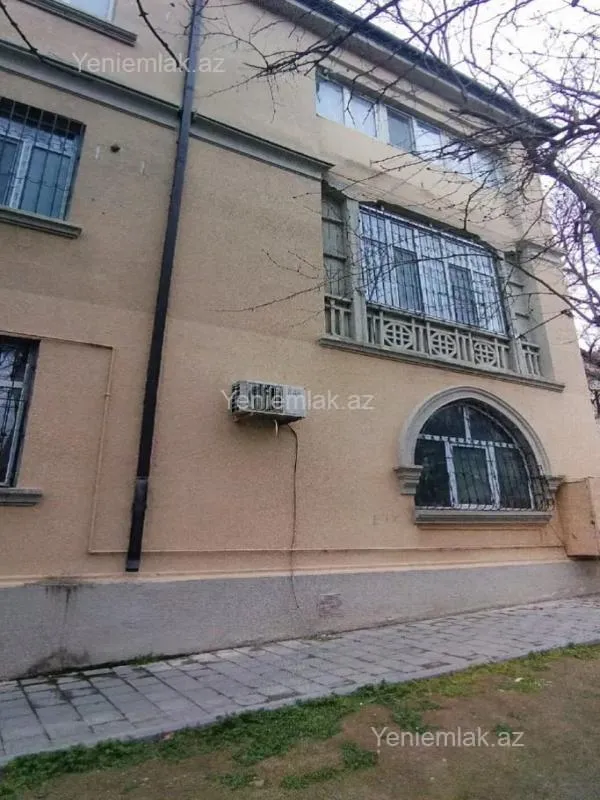 Satılır 2 otaqlı köhnə tikili 65 m²