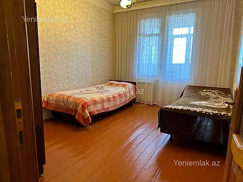 Satılır 4 otaqlı köhnə tikili 105 m²