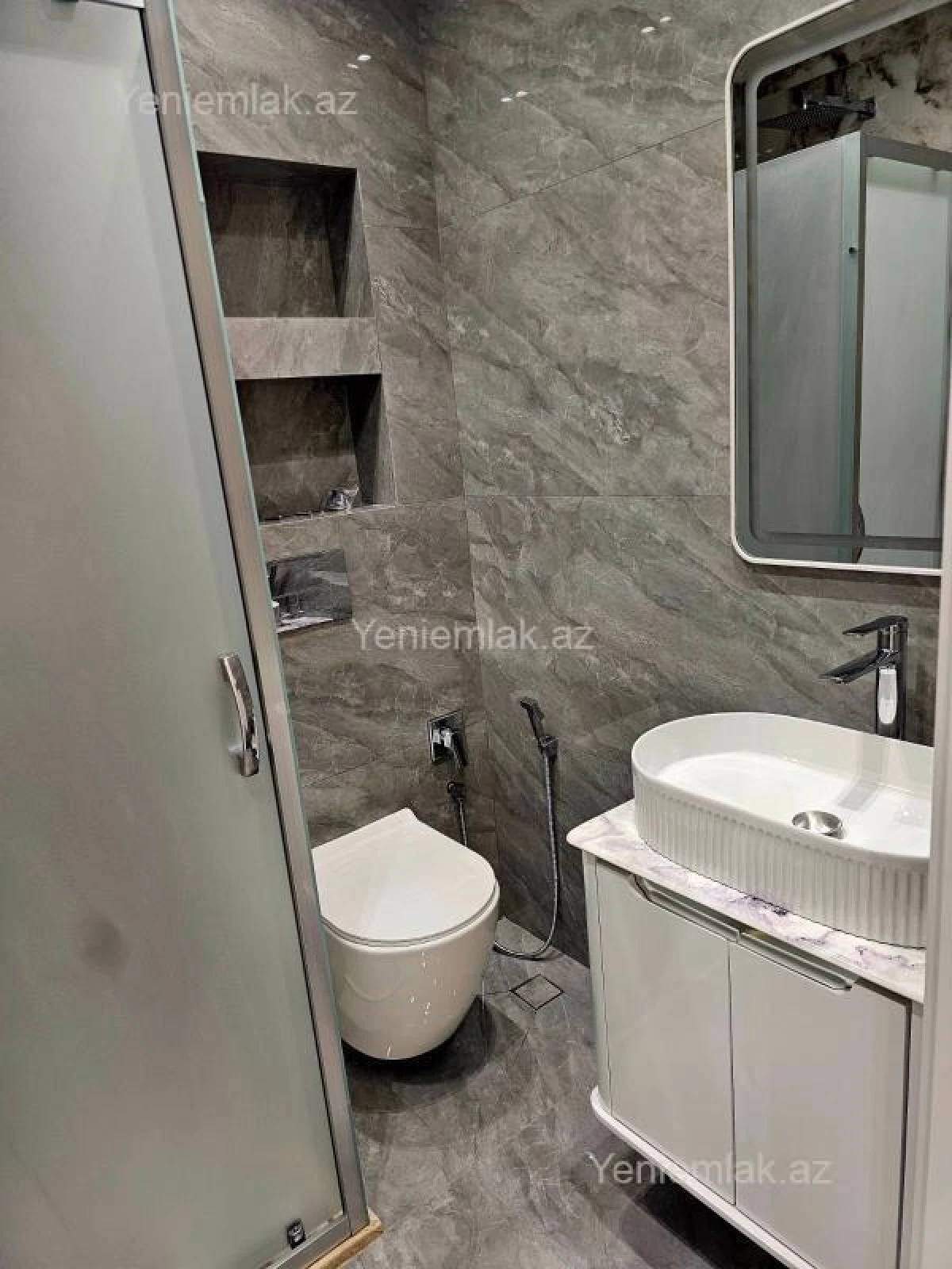 Satılır 2 otaqlı köhnə tikili 55 m²