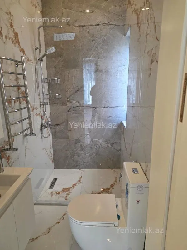 Satılır 6 otaqlı həyət evi 520 m²