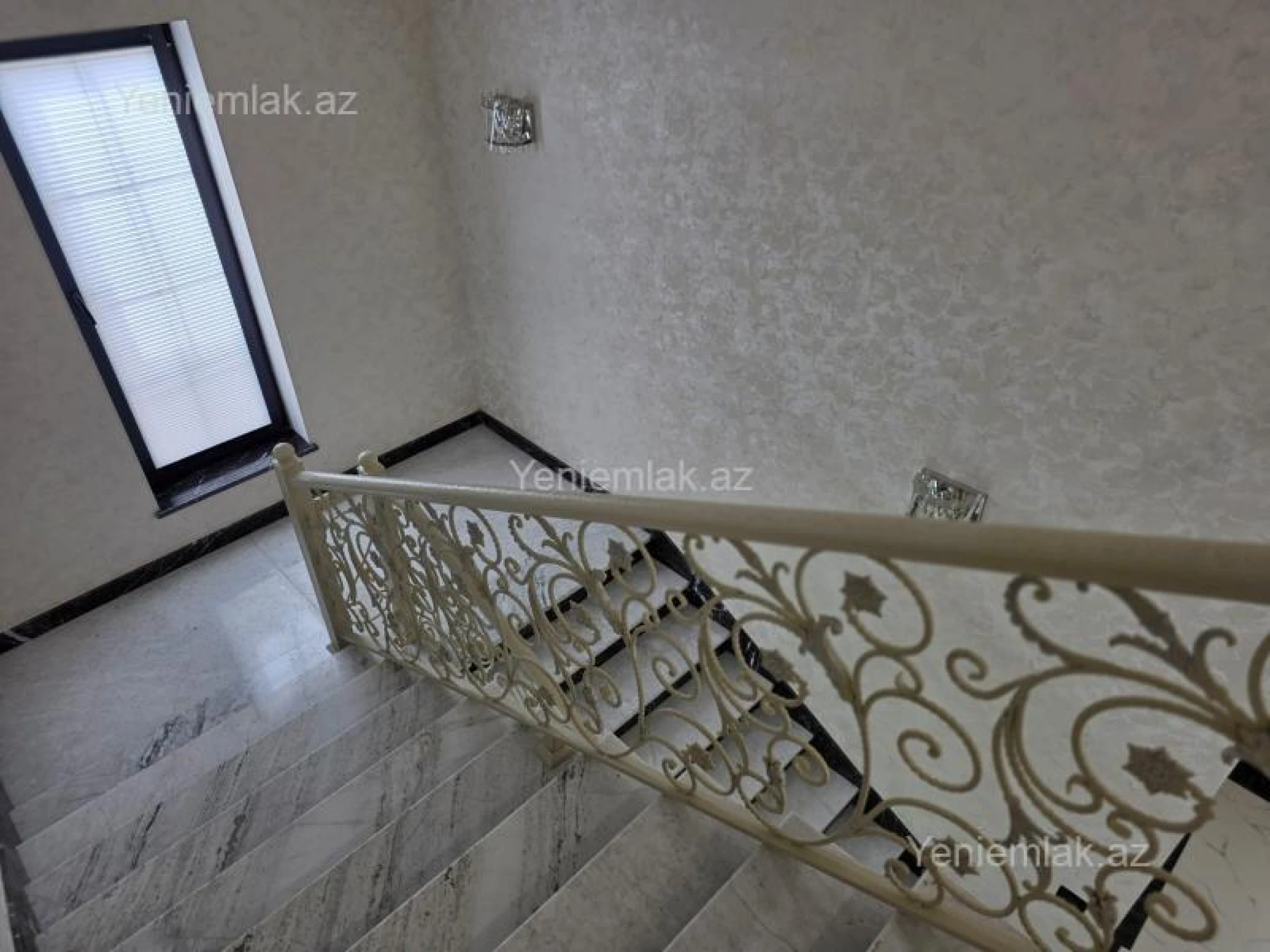 Satılır 6 otaqlı həyət evi 520 m²