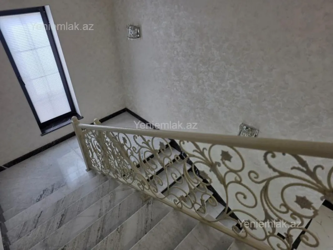 Satılır 6 otaqlı həyət evi 520 m²
