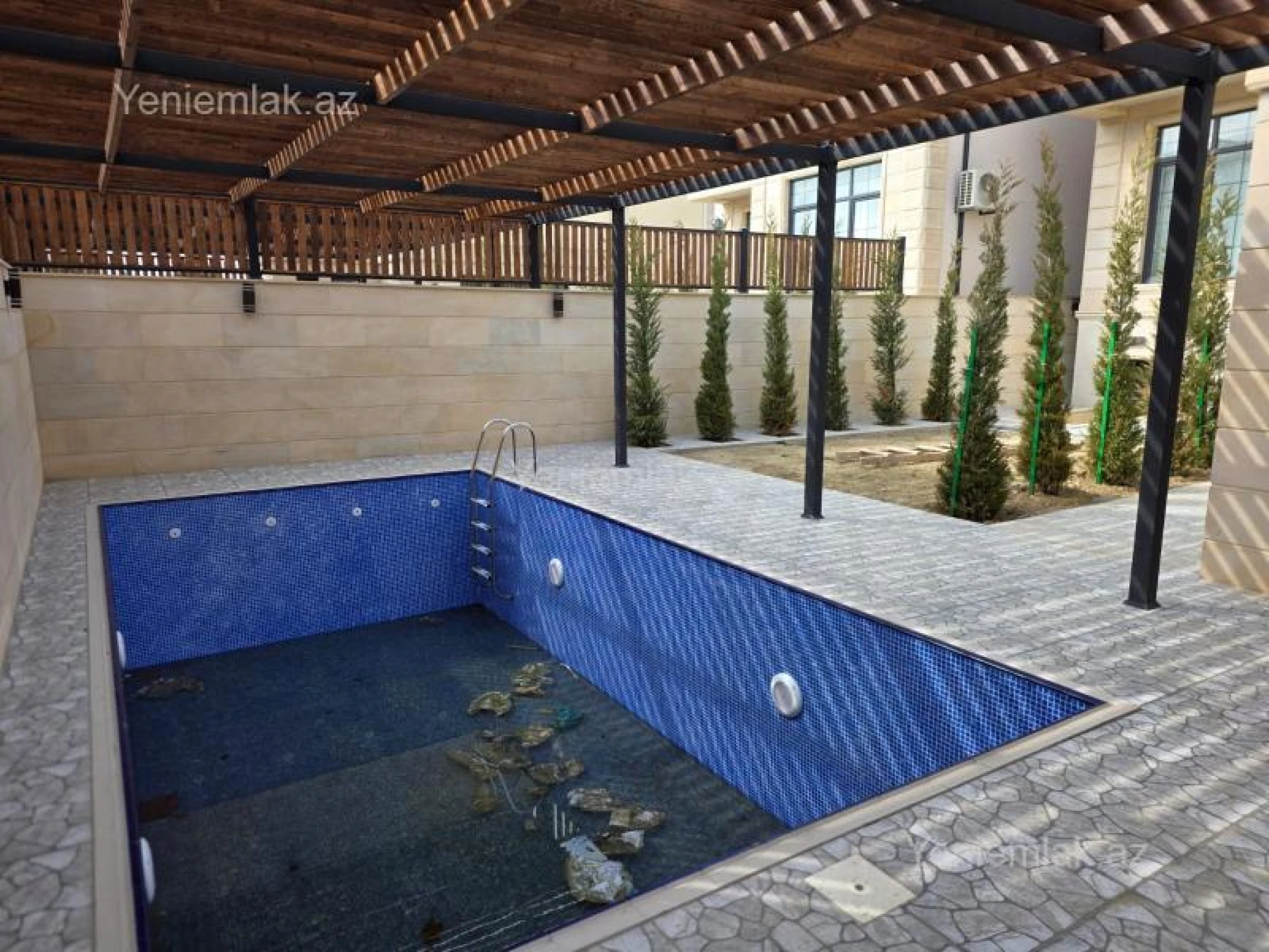 Satılır 6 otaqlı həyət evi 520 m²