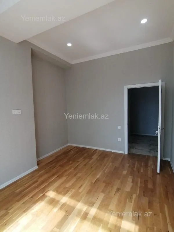 Satılır 4 otaqlı yeni tikili 150 m²