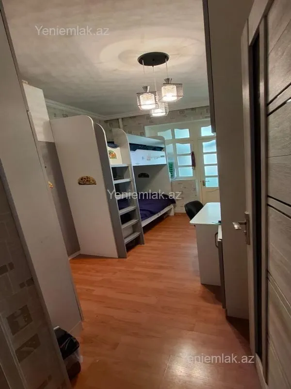 Satılır 3 otaqlı köhnə tikili 55 m²